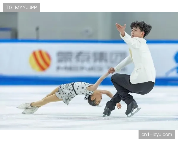 中国花样滑冰双人滑组合 谈节目编排与情感表达